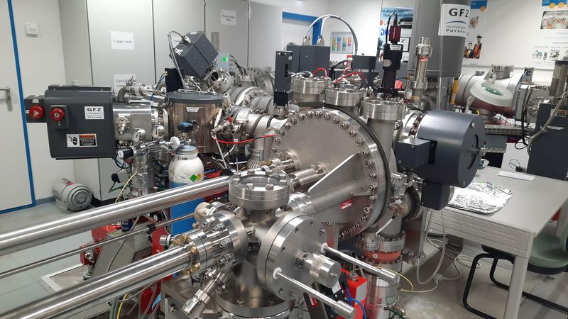 High Vacuum Sample Storage Chamber